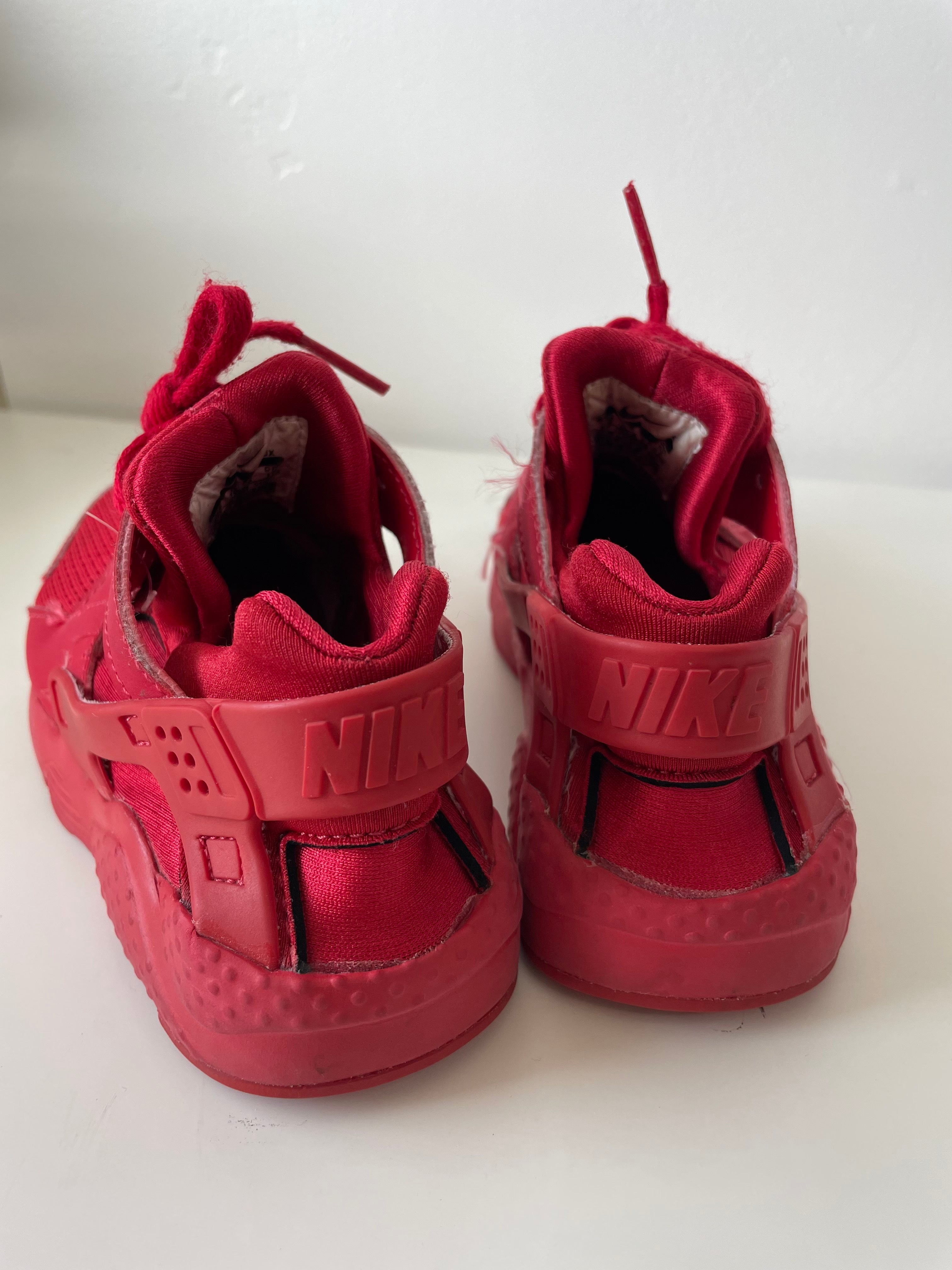 Red nike huarache shoes on sale